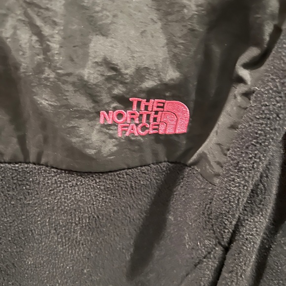 Women’s Limited Edition North Face Denali Jacket - Picture 4 of 7